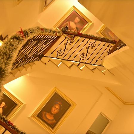 Negombo New Queen'S Palace ภายนอก รูปภาพ