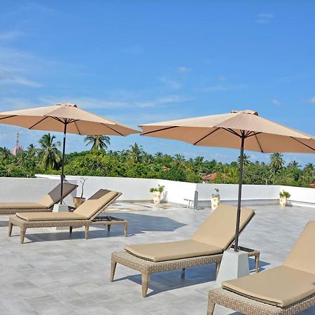 Negombo New Queen'S Palace ภายนอก รูปภาพ