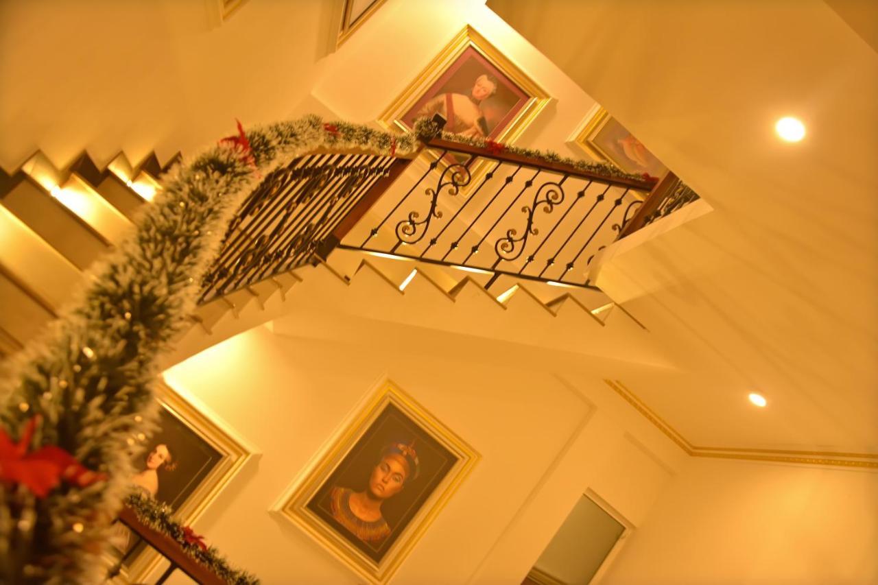 Negombo New Queen'S Palace ภายนอก รูปภาพ