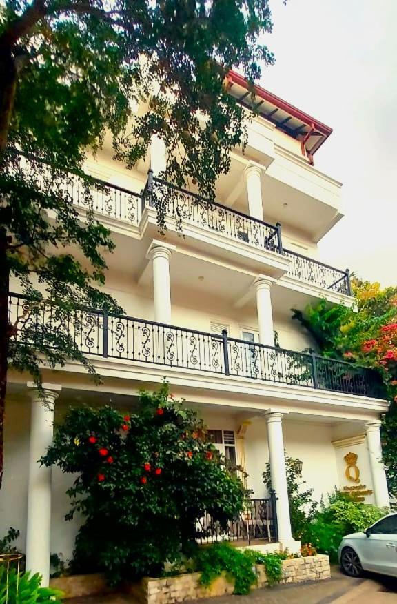 Negombo New Queen'S Palace ภายนอก รูปภาพ