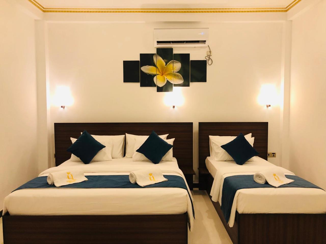 Negombo New Queen'S Palace ภายนอก รูปภาพ