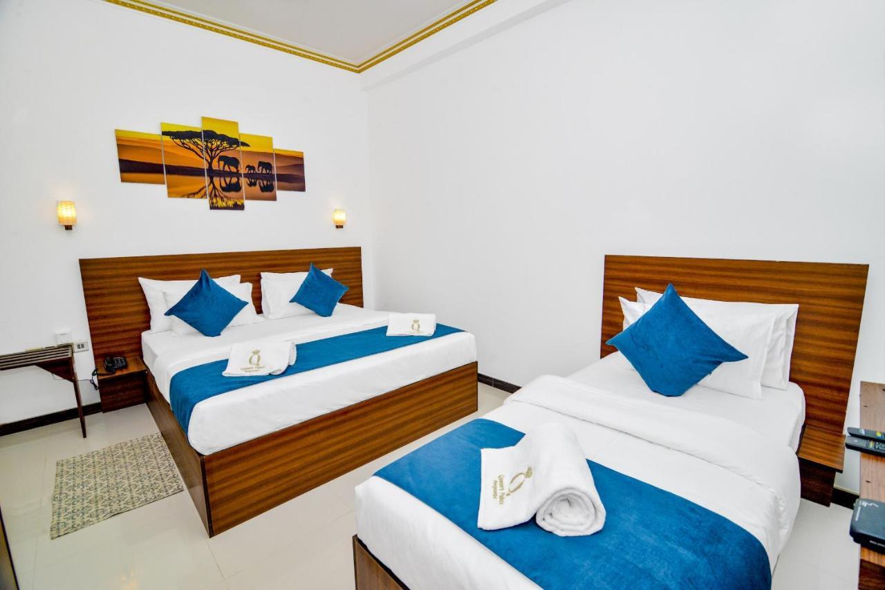 Negombo New Queen'S Palace ภายนอก รูปภาพ