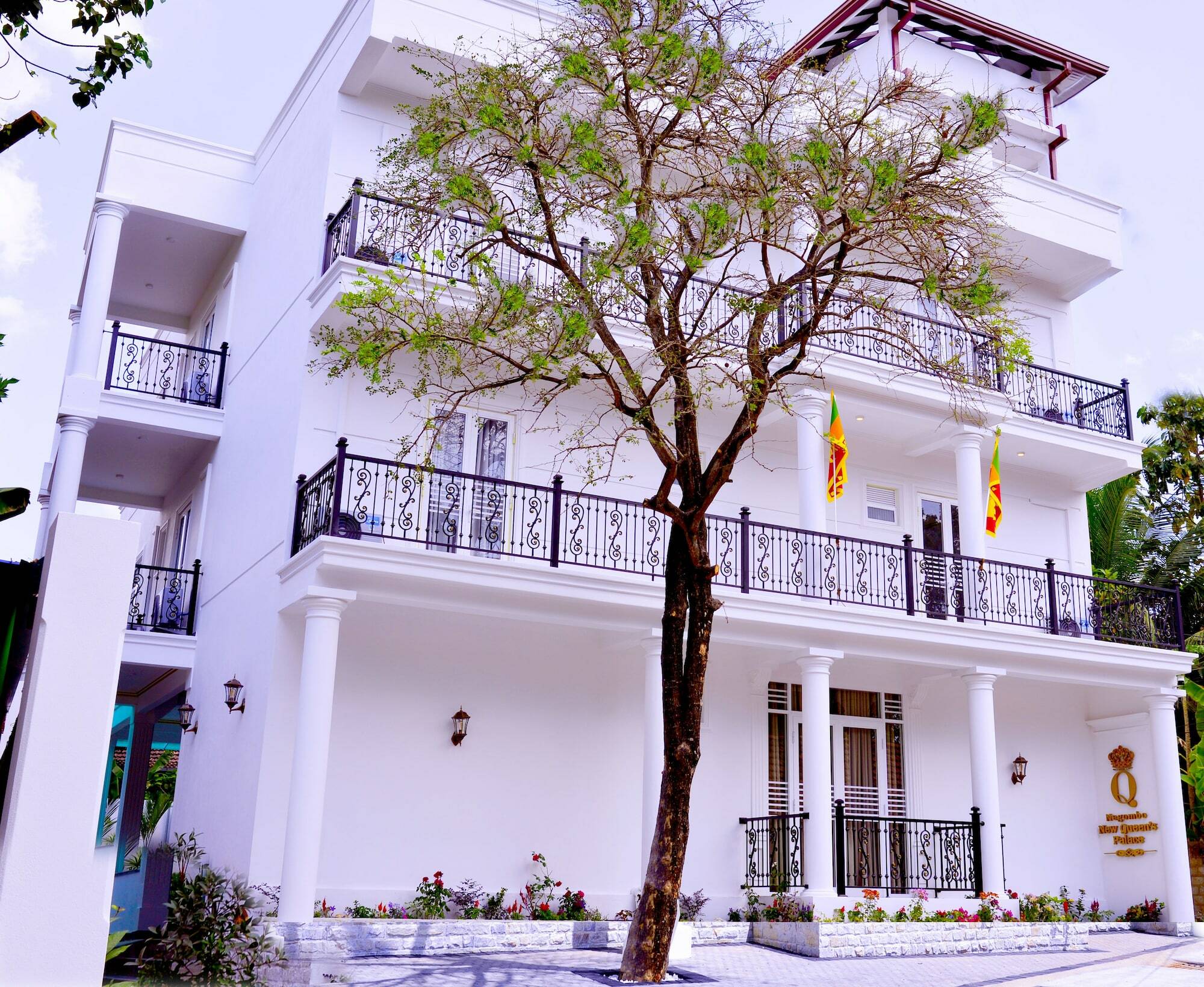 Negombo New Queen'S Palace ภายนอก รูปภาพ