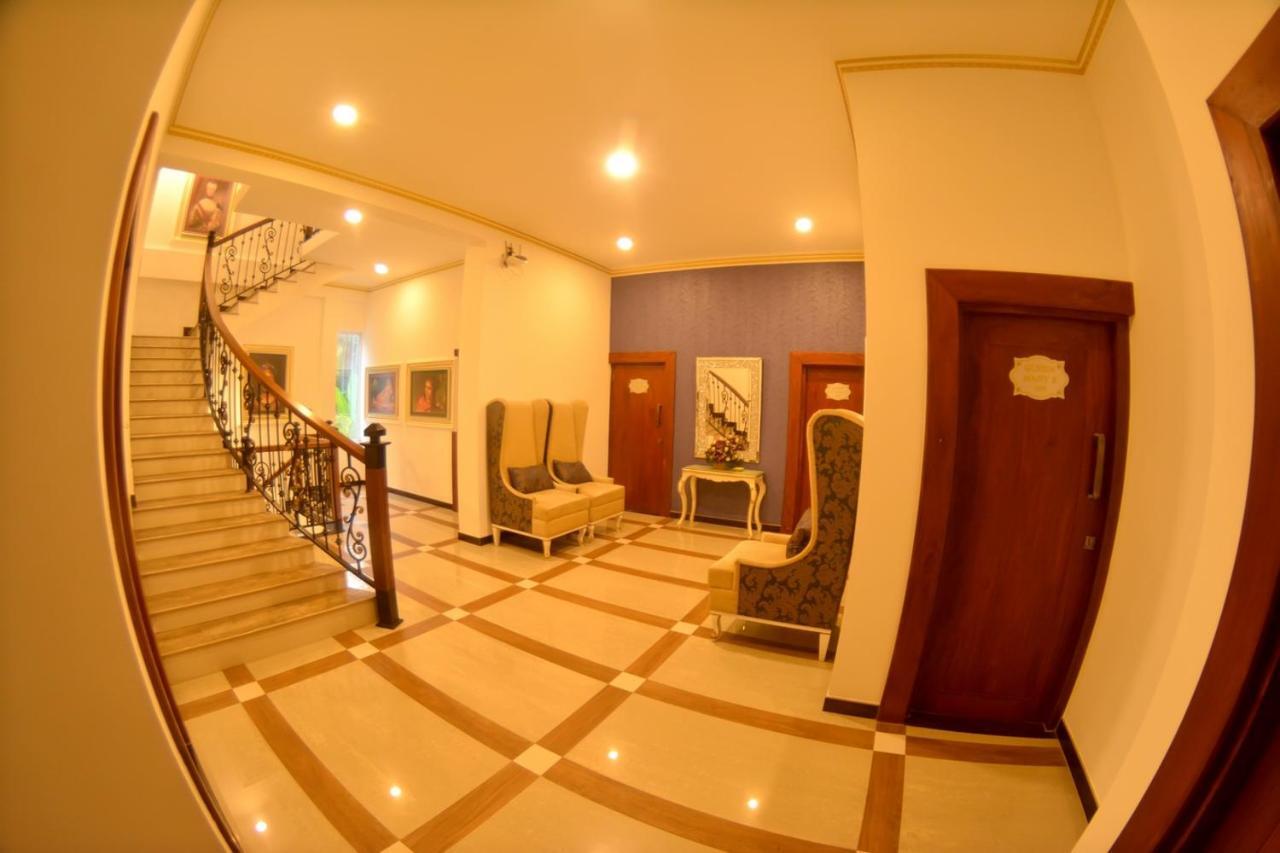 Negombo New Queen'S Palace ภายนอก รูปภาพ
